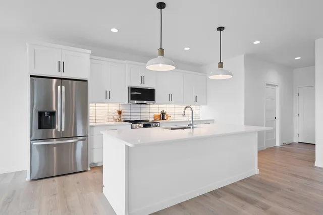 $479,000 | 4001 Antwerp Avenue, Howard, WI 54313