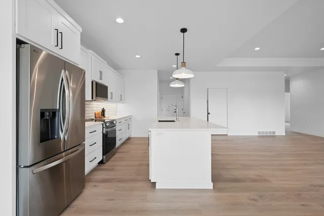 $479,000 | 4001 Antwerp Avenue, Howard, WI 54313