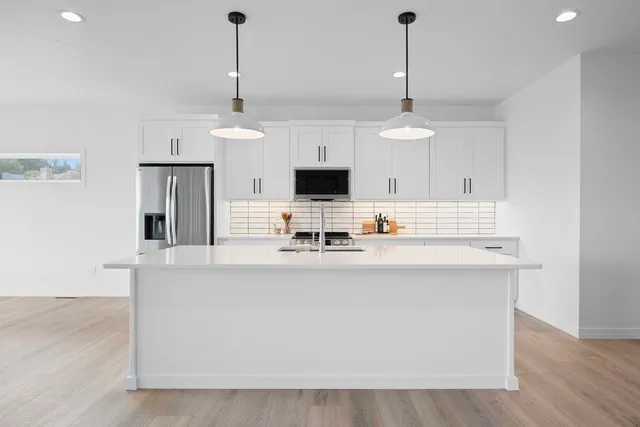 $479,000 | 4001 Antwerp Avenue, Howard, WI 54313