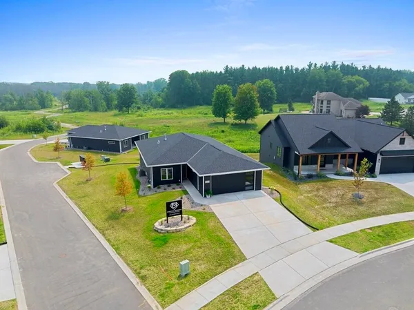 $479,000 | 4001 Antwerp Avenue, Howard, WI 54313