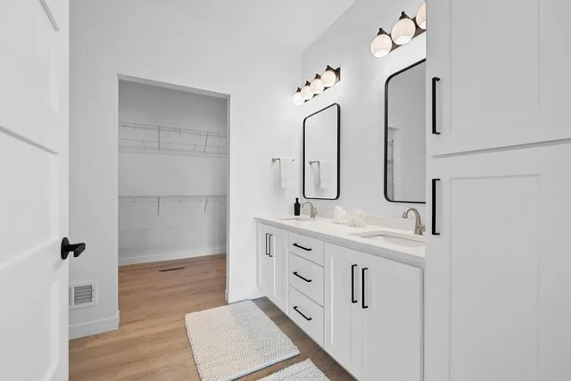 $479,000 | 4001 Antwerp Avenue, Howard, WI 54313