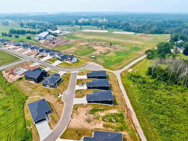 $479,000 | 4001 Antwerp Avenue, Howard, WI 54313