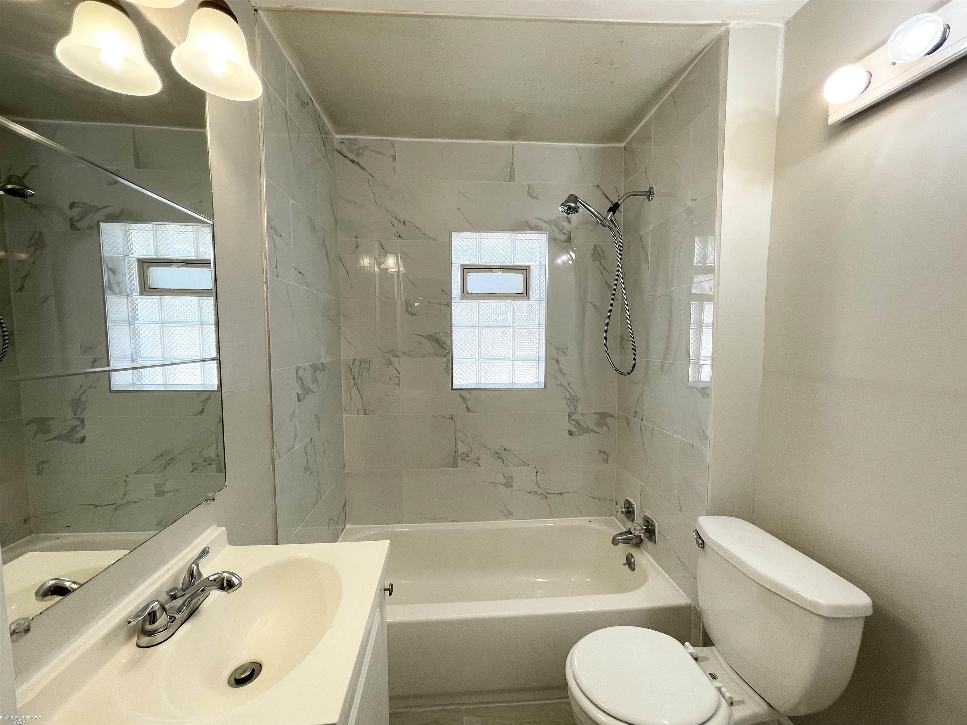 14827 East 10 Mile Road Warren, MI 48089 - Photo 11 of 16 50186154-43bf7d3b-a1e3-432a-8926-d3ed936be6c8.JPG