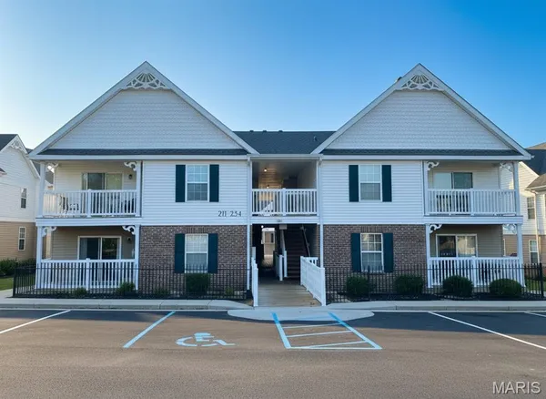 $176,500 | 231 Saravalle Drive, St. Peters, MO 63376