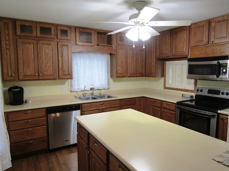 427 Bollman Street Decatur, IN 46733 - Photo 5 of 14