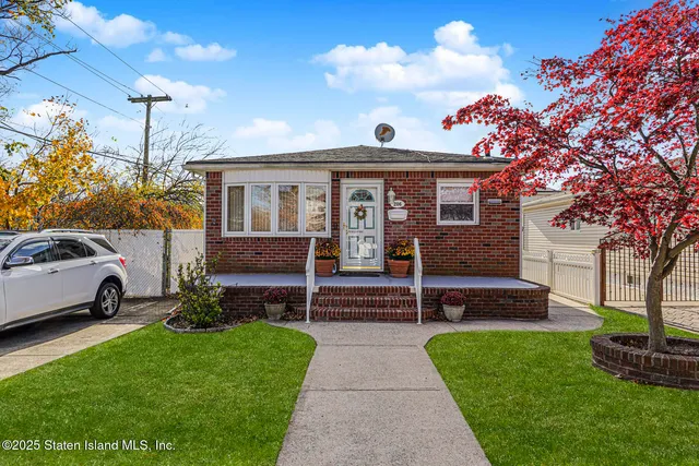$774,900 | 206 Benton Avenue | Dongan Hills