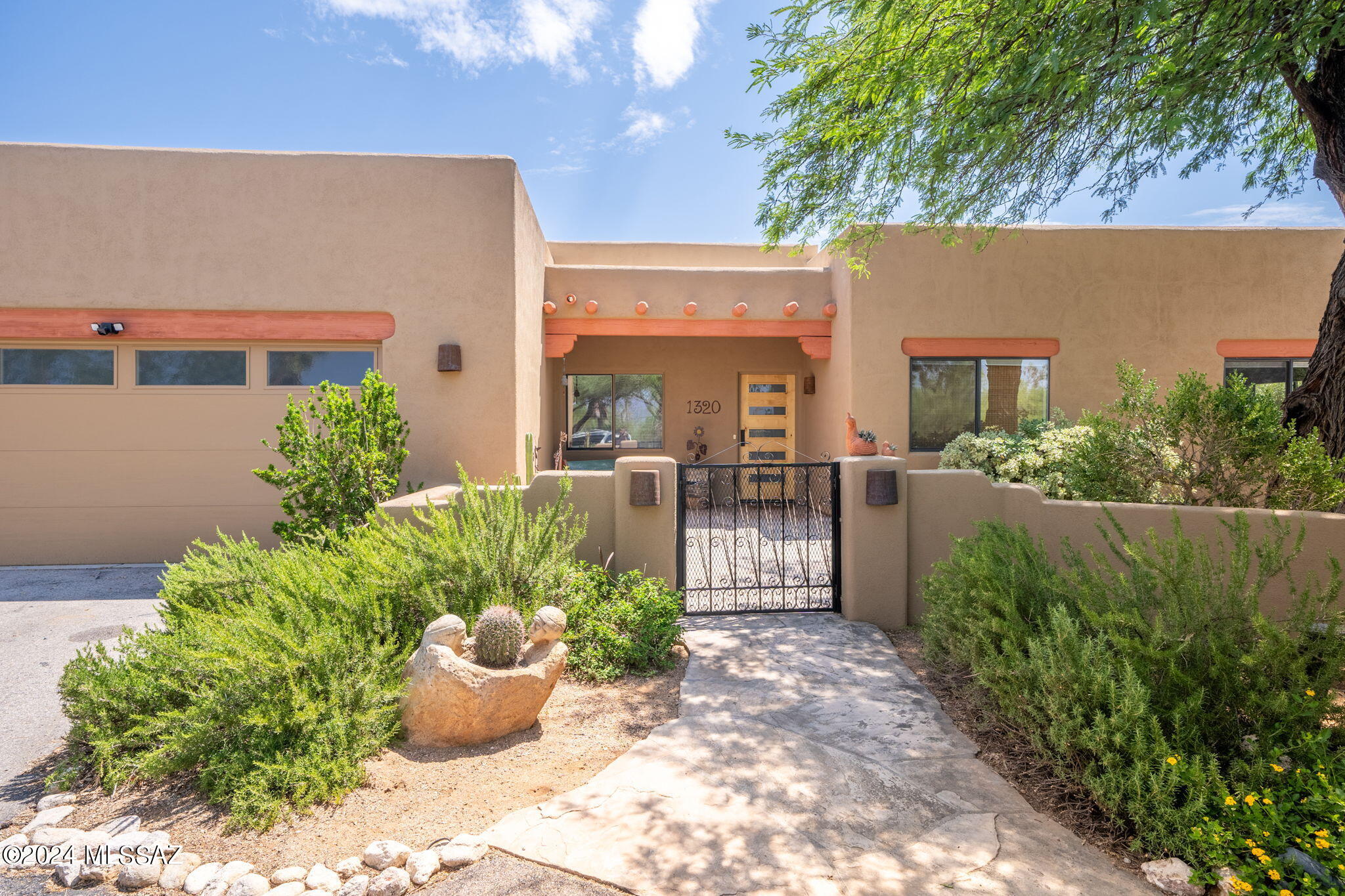 1320 West Panorama Road Tucson, AZ 85704 - Photo 1 of 37 Gallery Image 1