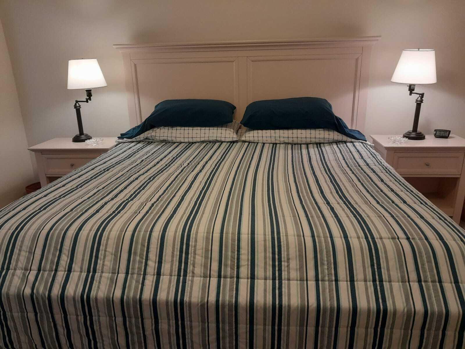 1605 Highway 1, Unit C302 Jupiter, FL 33477 - Photo 18 of 30 a bedroom with a bed and a lamp
