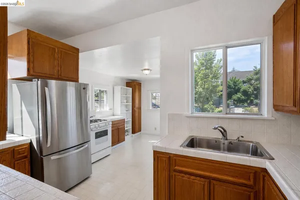 $950,000 | 876-880 52nd Street, Oakland, CA 94608