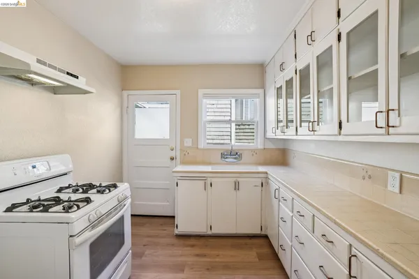 $950,000 | 876-880 52nd Street, Oakland, CA 94608