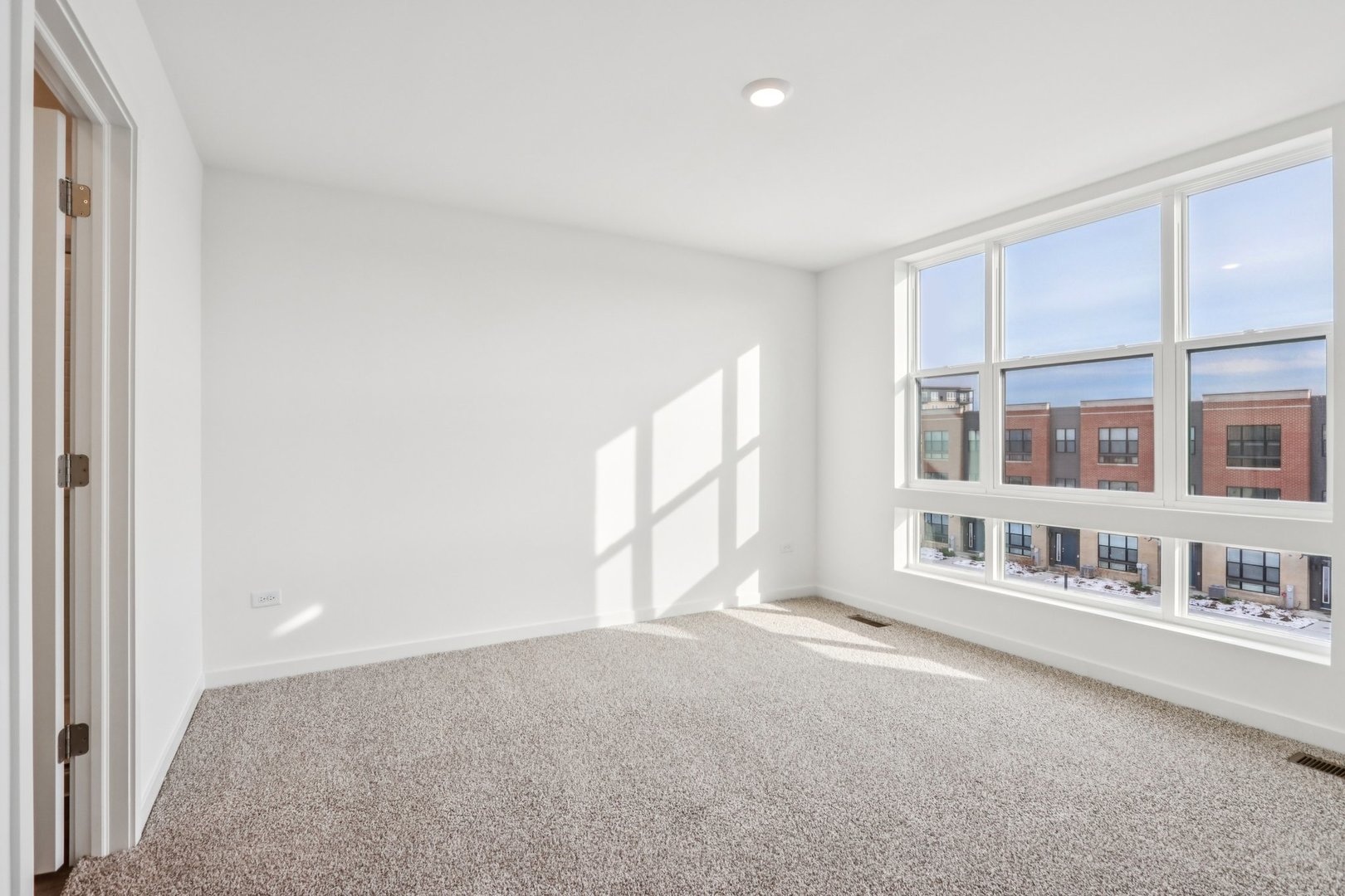 385 Summit Circle Lombard, IL 60148 - Photo 14 of 40 a view of an empty room with a window