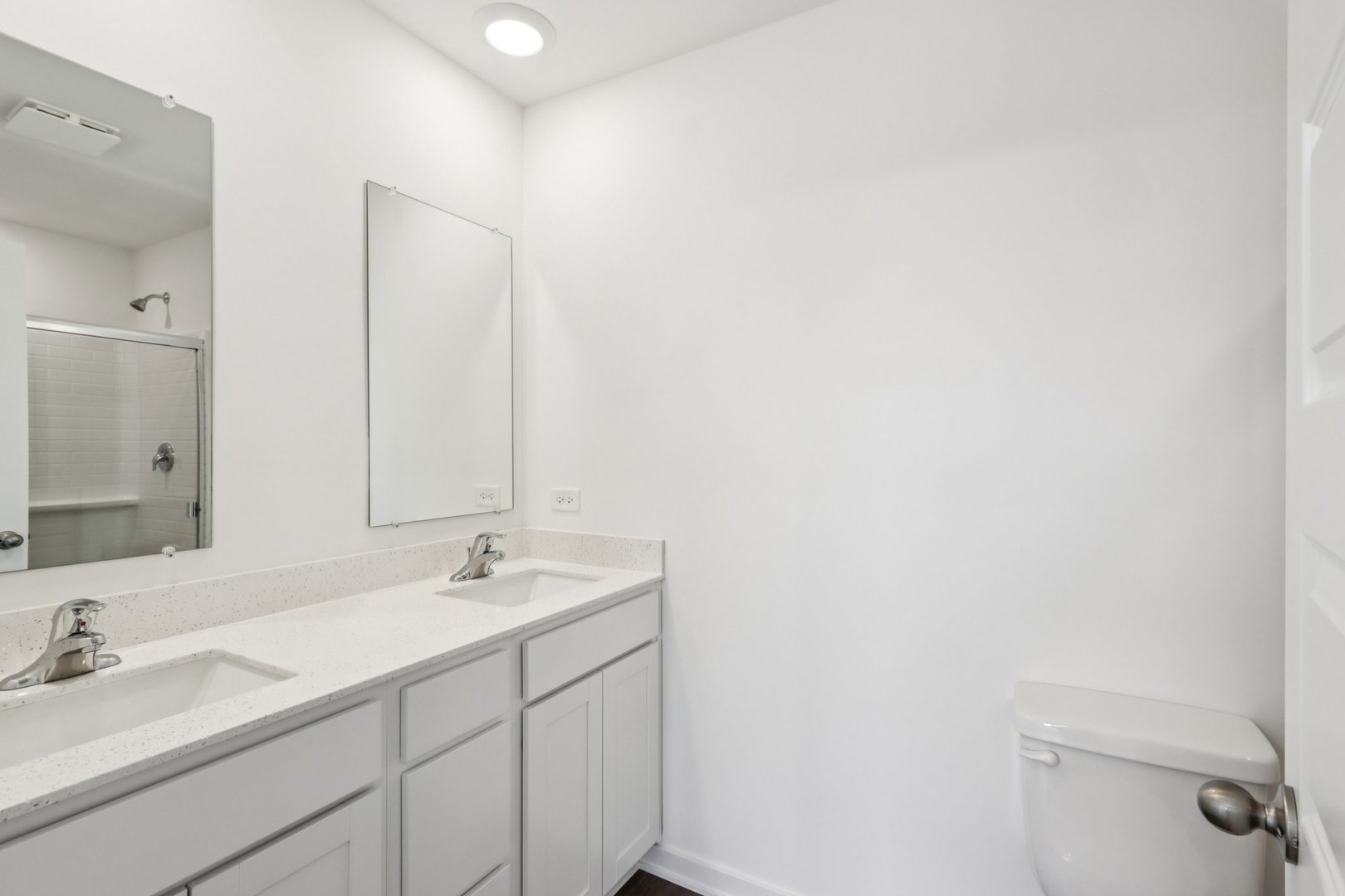 385 Summit Circle Lombard, IL 60148 - Photo 18 of 40 a bathroom with a sink and a mirror