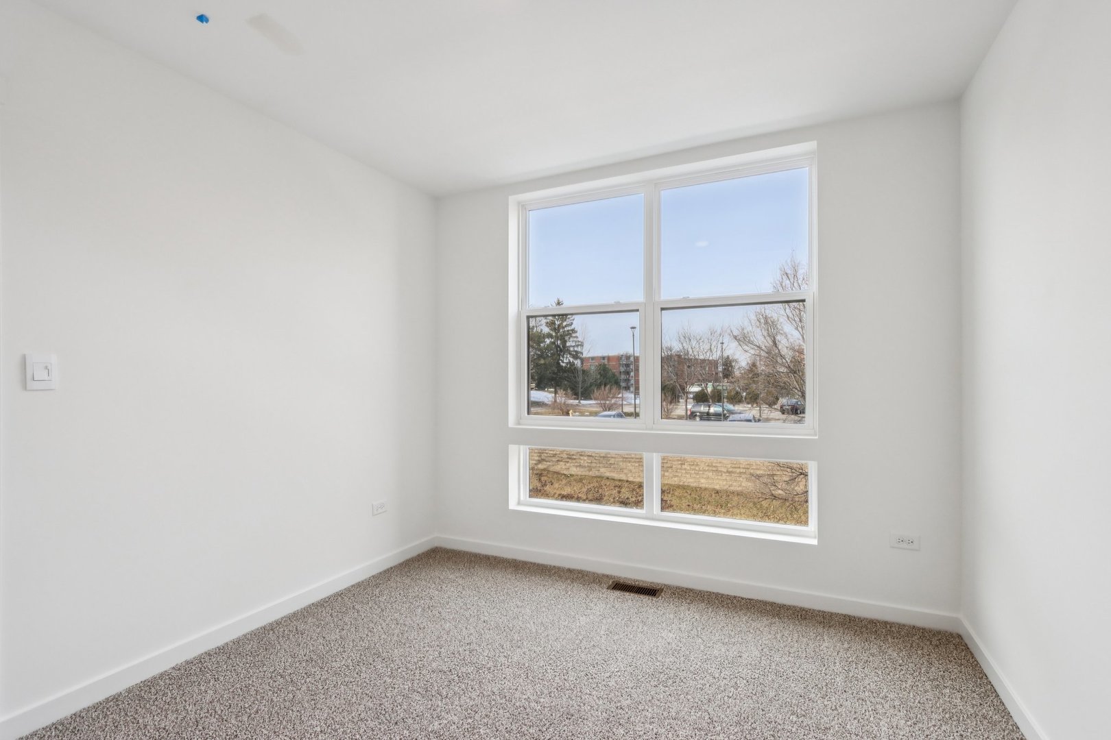 385 Summit Circle Lombard, IL 60148 - Photo 24 of 40 an empty room with a window