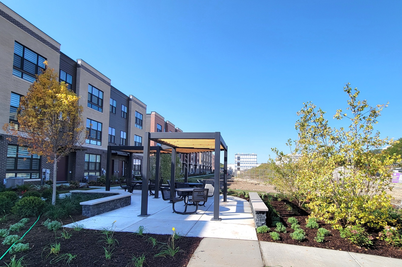 385 Summit Circle Lombard, IL 60148 - Photo 29 of 40 a view of a building with sitting area