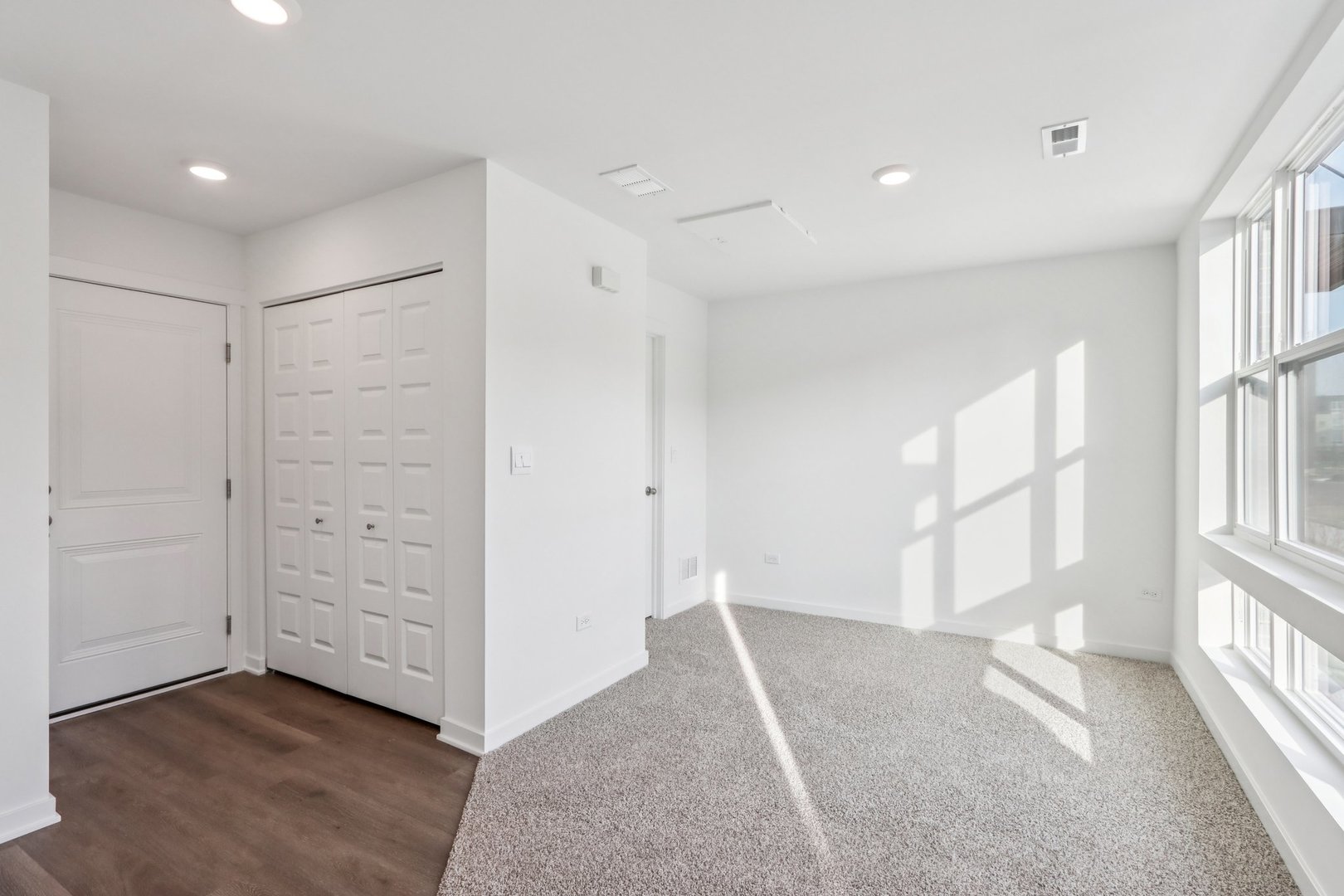 385 Summit Circle Lombard, IL 60148 - Photo 7 of 40 a view of an empty room with a window