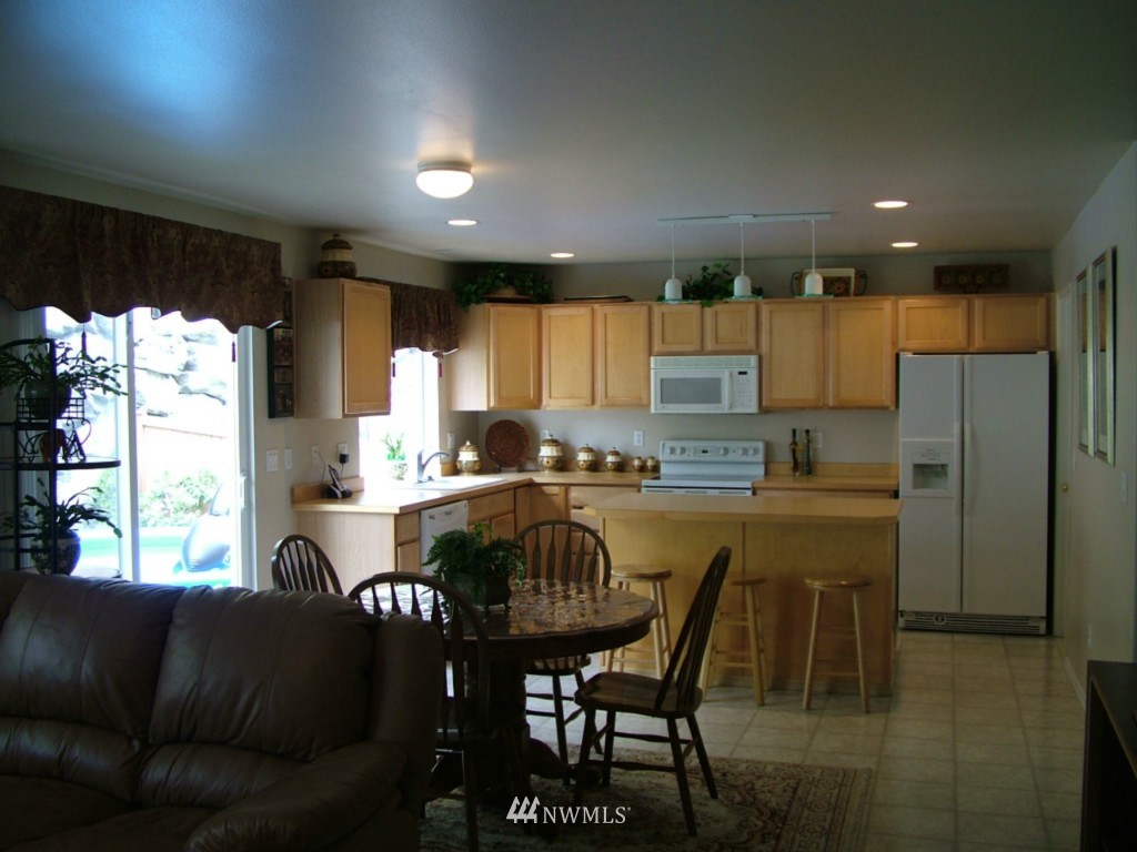 2218 Southeast 2nd Place Renton, WA 98056 - Photo 2 of 14 Gallery Image 2