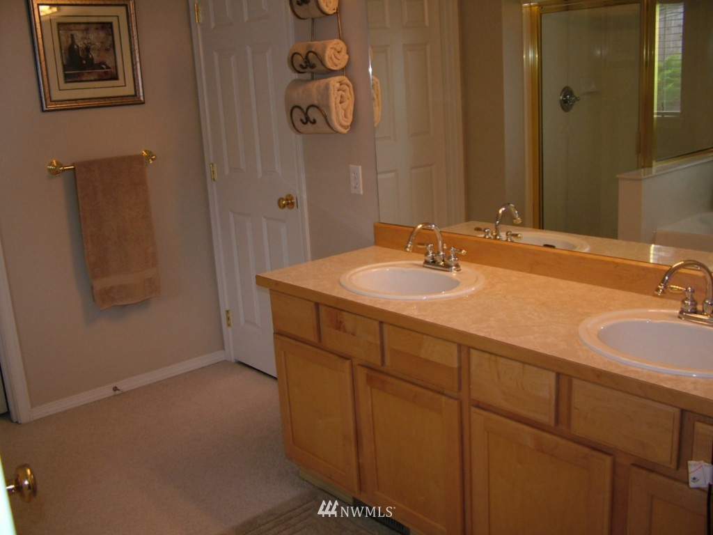 2218 Southeast 2nd Place Renton, WA 98056 - Photo 6 of 14 Gallery Image 6