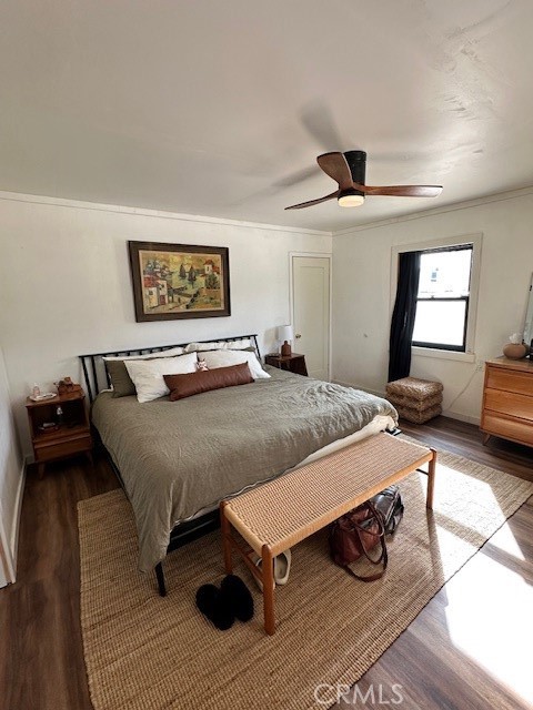 6597 Mesquite Springs Road Twentynine Palms, CA 92277 - Photo 23 of 44 a bedroom with a bed and a large mirror on the dresser