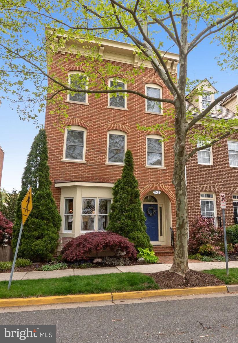 342 Hart Road Gaithersburg, MD 20878 - Photo 2 of 40 Gallery Image 2