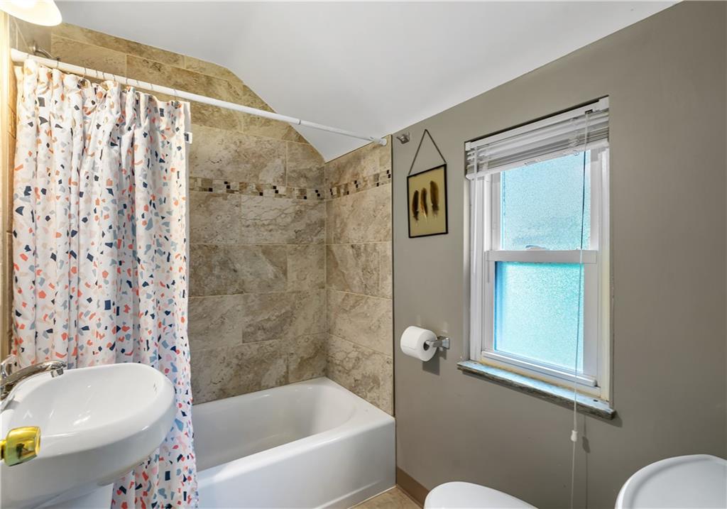 3408 Willett Road Pittsburgh, PA 15227 - Photo 24 of 34 Upper floor full bathroom