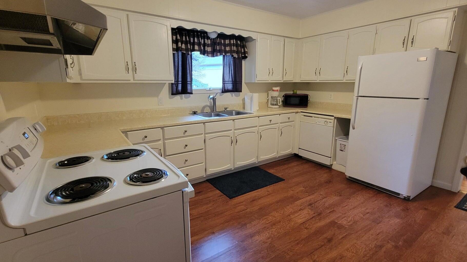 1357 Sharon Lane Cheboygan, MI 49721 - Photo 4 of 11 Gallery Image 4