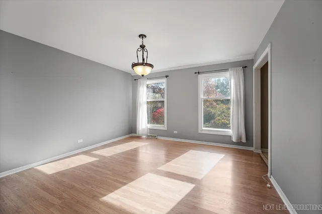 $425,000 | 40W440 Winchester Way, St. Charles, IL 60175