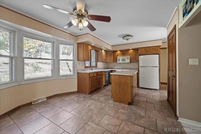 $425,000 | 40W440 Winchester Way, St. Charles, IL 60175