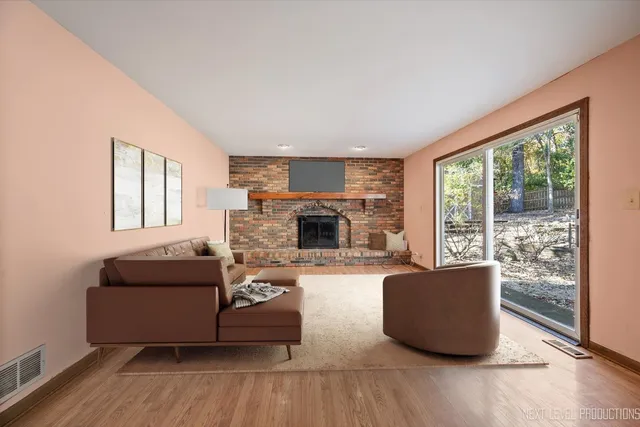 $425,000 | 40W440 Winchester Way, St. Charles, IL 60175