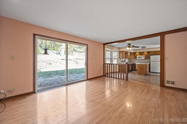 $425,000 | 40W440 Winchester Way, St. Charles, IL 60175