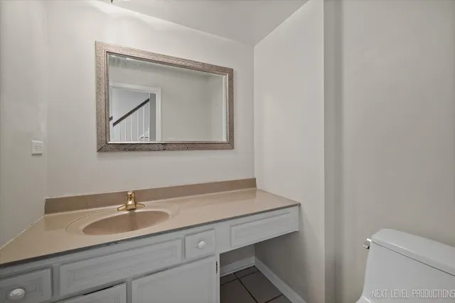 $425,000 | 40W440 Winchester Way, St. Charles, IL 60175