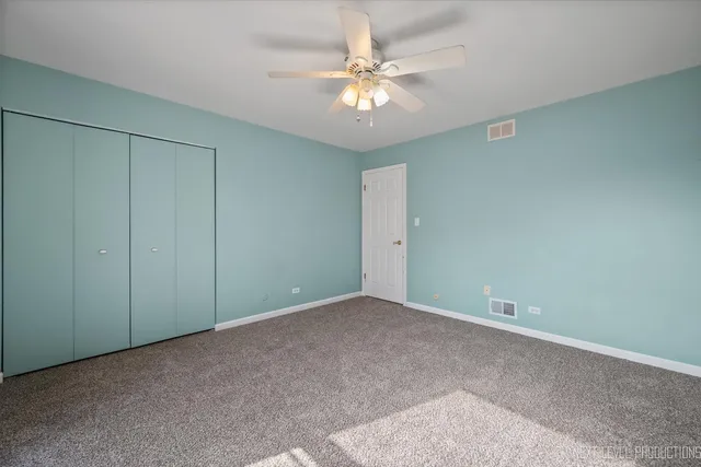 $425,000 | 40W440 Winchester Way, St. Charles, IL 60175