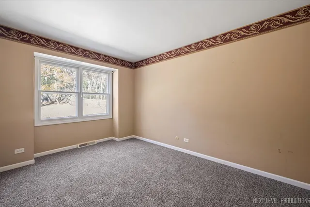 $425,000 | 40W440 Winchester Way, St. Charles, IL 60175