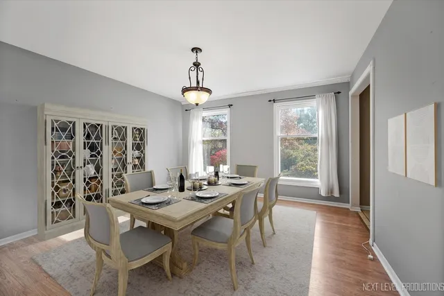 $425,000 | 40W440 Winchester Way, St. Charles, IL 60175