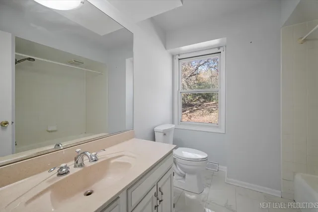 $425,000 | 40W440 Winchester Way, St. Charles, IL 60175