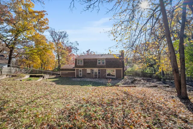 $425,000 | 40W440 Winchester Way, St. Charles, IL 60175