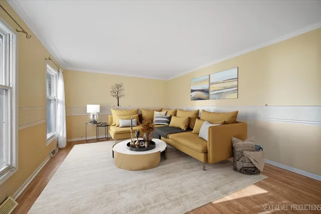 $425,000 | 40W440 Winchester Way, St. Charles, IL 60175