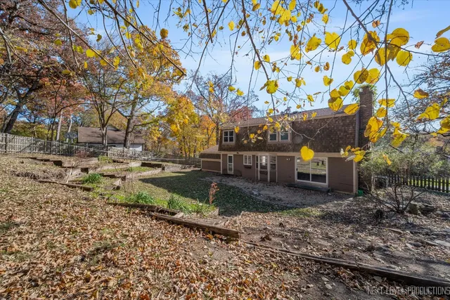 $425,000 | 40W440 Winchester Way, St. Charles, IL 60175