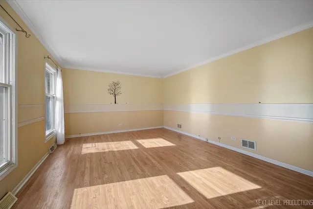 $425,000 | 40W440 Winchester Way, St. Charles, IL 60175