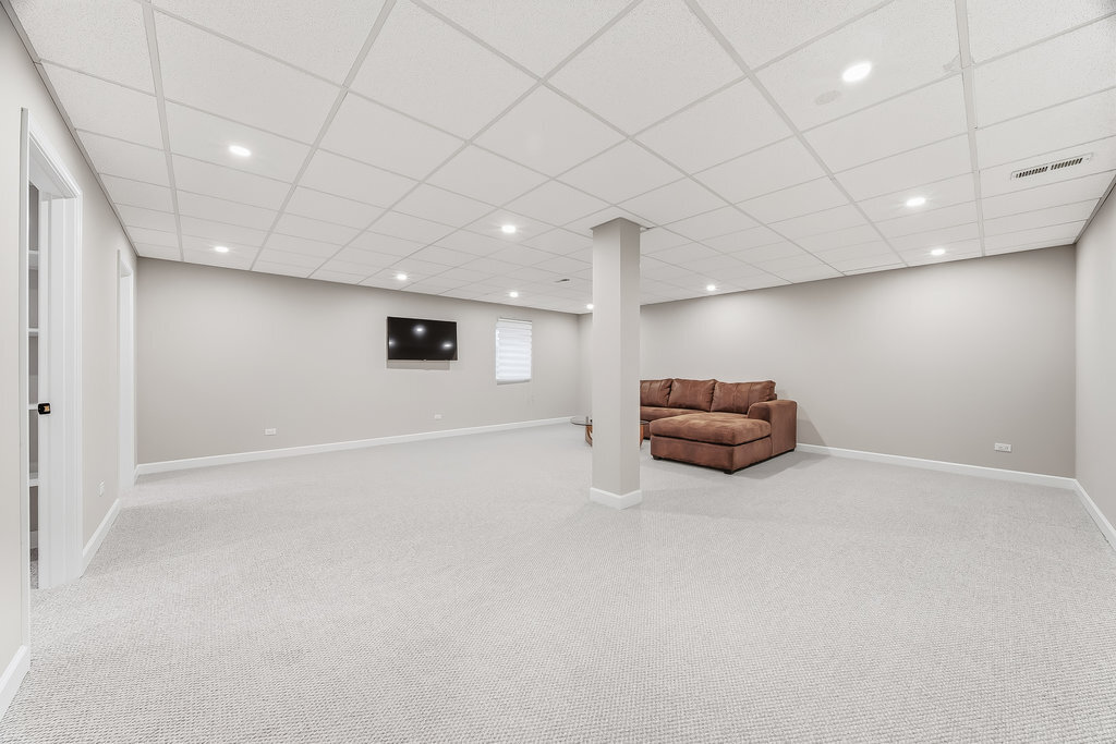 1409 Notting Hl Drive Lemont, IL 60439 - Photo 19 of 31 a living room with furniture