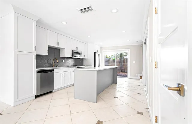 $3,500 | 1917 Northeast 3rd Street, Unit 113, Deerfield Beach, FL 33441