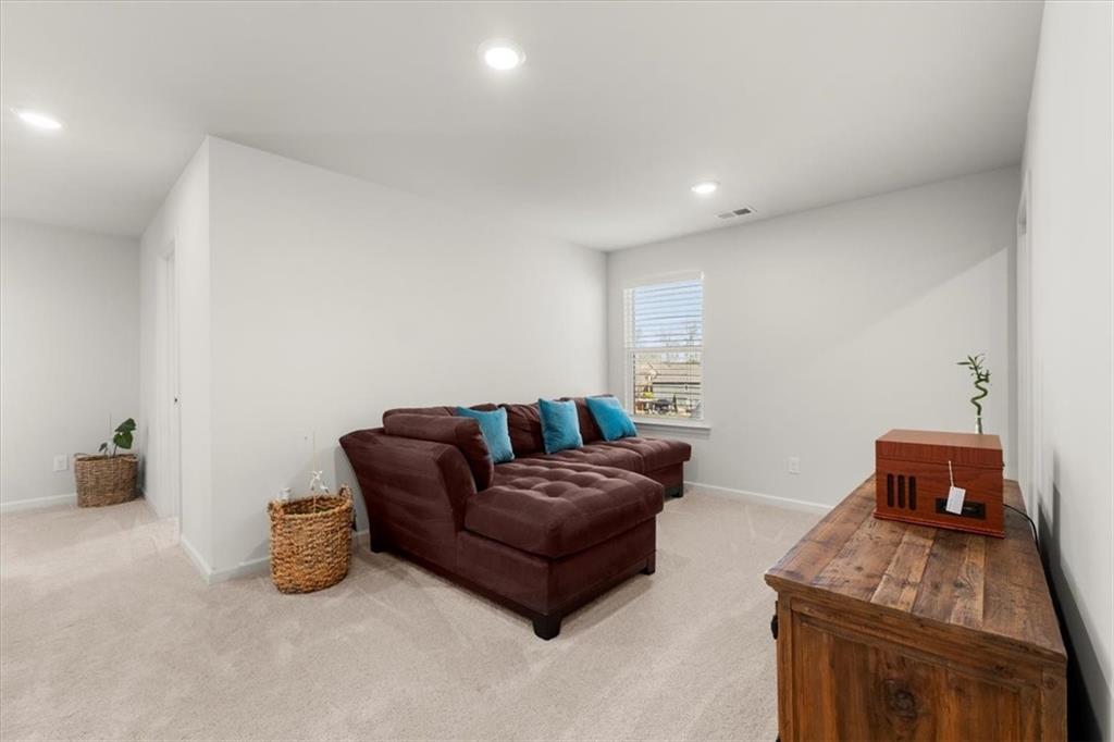 29 Dew Drop Pointe Dallas, GA 30157 - Photo 26 of 41 a living room with furniture