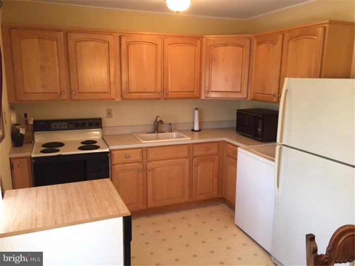 14 Quartz Road Levittown, PA 19057 - Photo 6 of 16 Gallery Image 6