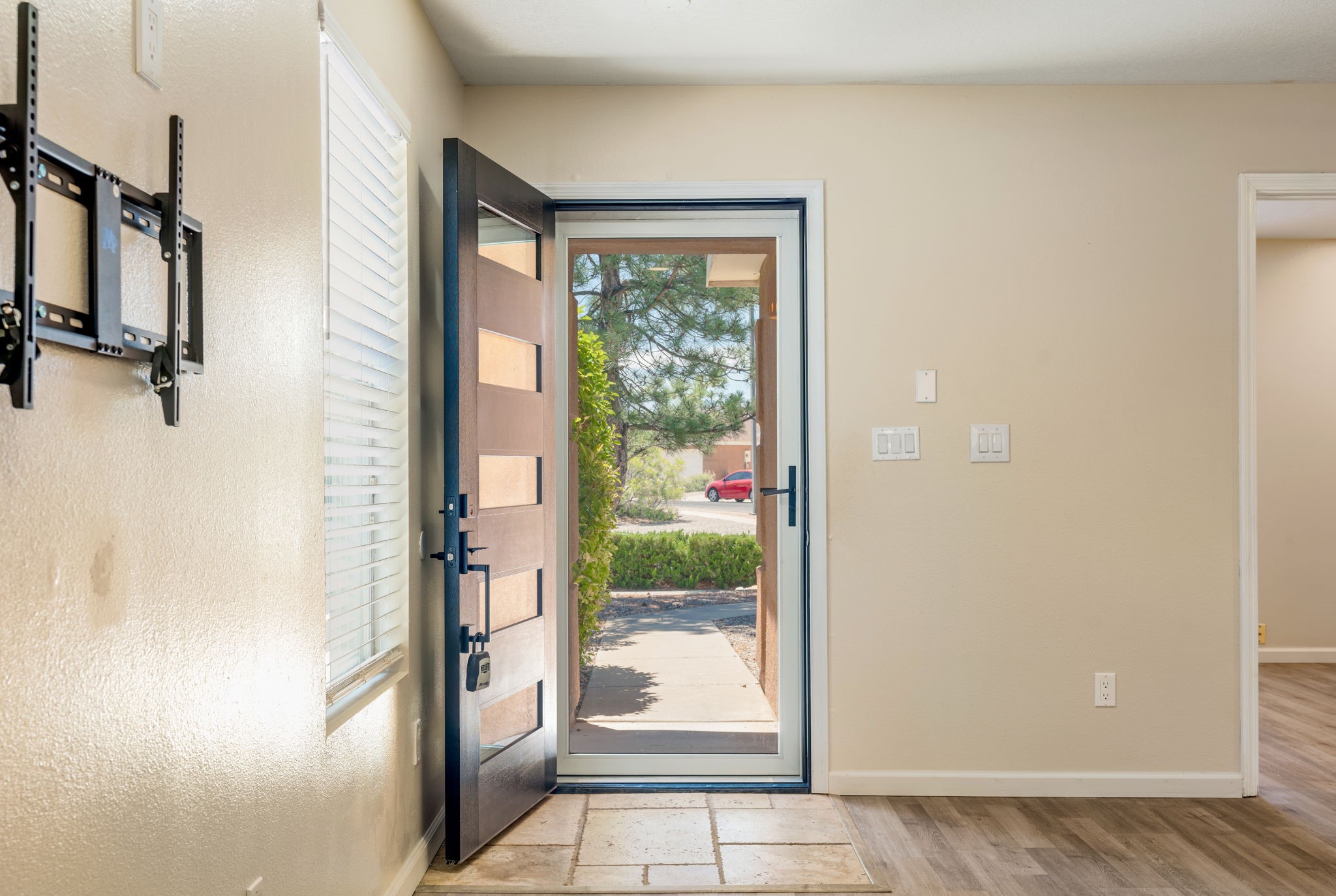 7419 Cripple Creek Road Northwest Albuquerque, NM 87114 - Photo 4 of 33
