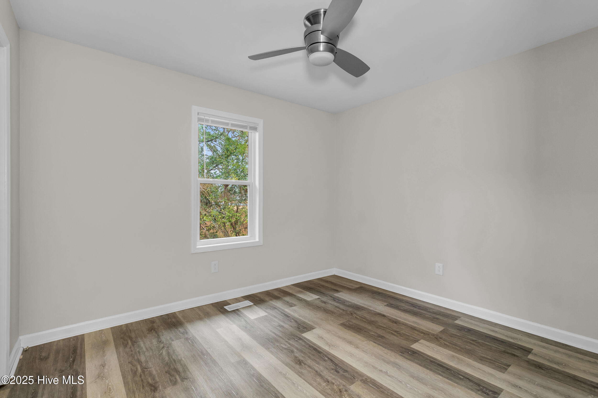 1106 Navidad Bank Court New Bern, NC 28560 - Photo 2 of 32 2_5