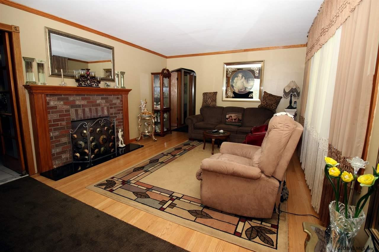 641 Draper Avenue Rotterdam, NY 12306 - Photo 2 of 19 Photo 2