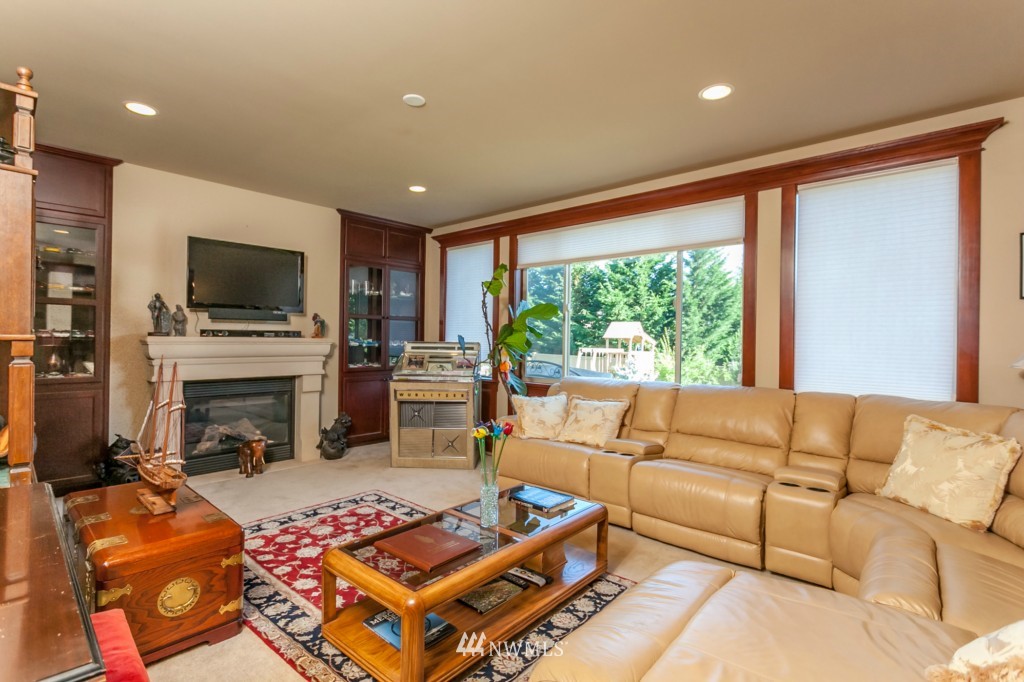 5507 Northeast 1st Place Renton, WA 98059 - Photo 4 of 14