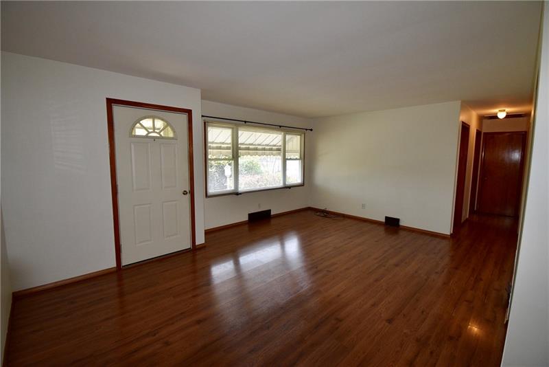 170 Franklin Farms Road Washington, PA 15301 - Photo 6 of 25 Living Room