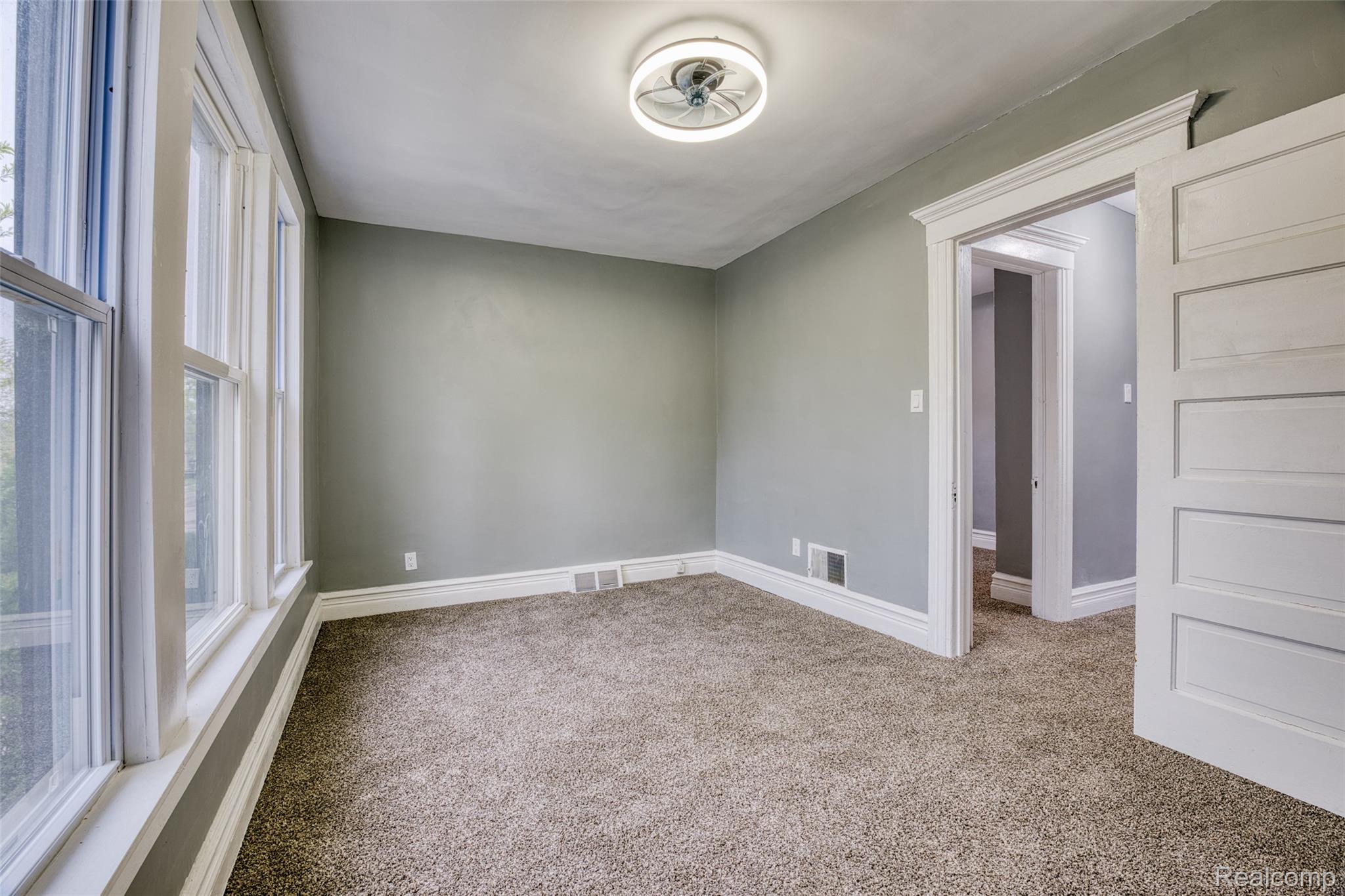 430 Holbrook Detroit, MI 48202 - Photo 18 of 31 image-19.jpg