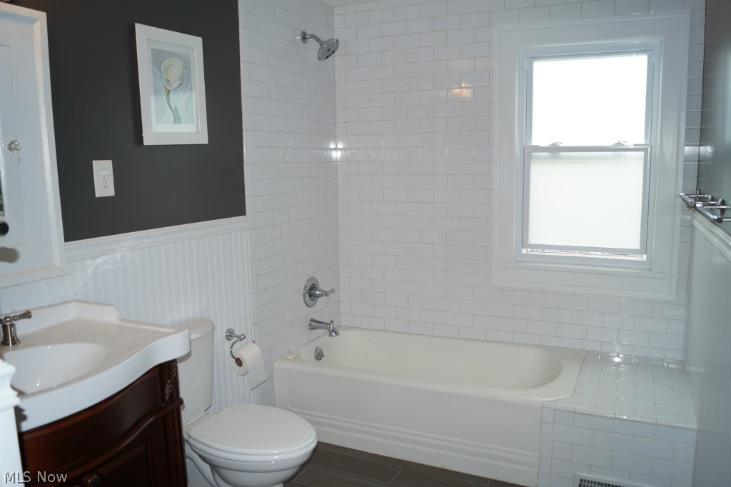 2198 Kerrwood Road Cleveland, OH 44118 - Photo 14 of 22 Gallery Image 14