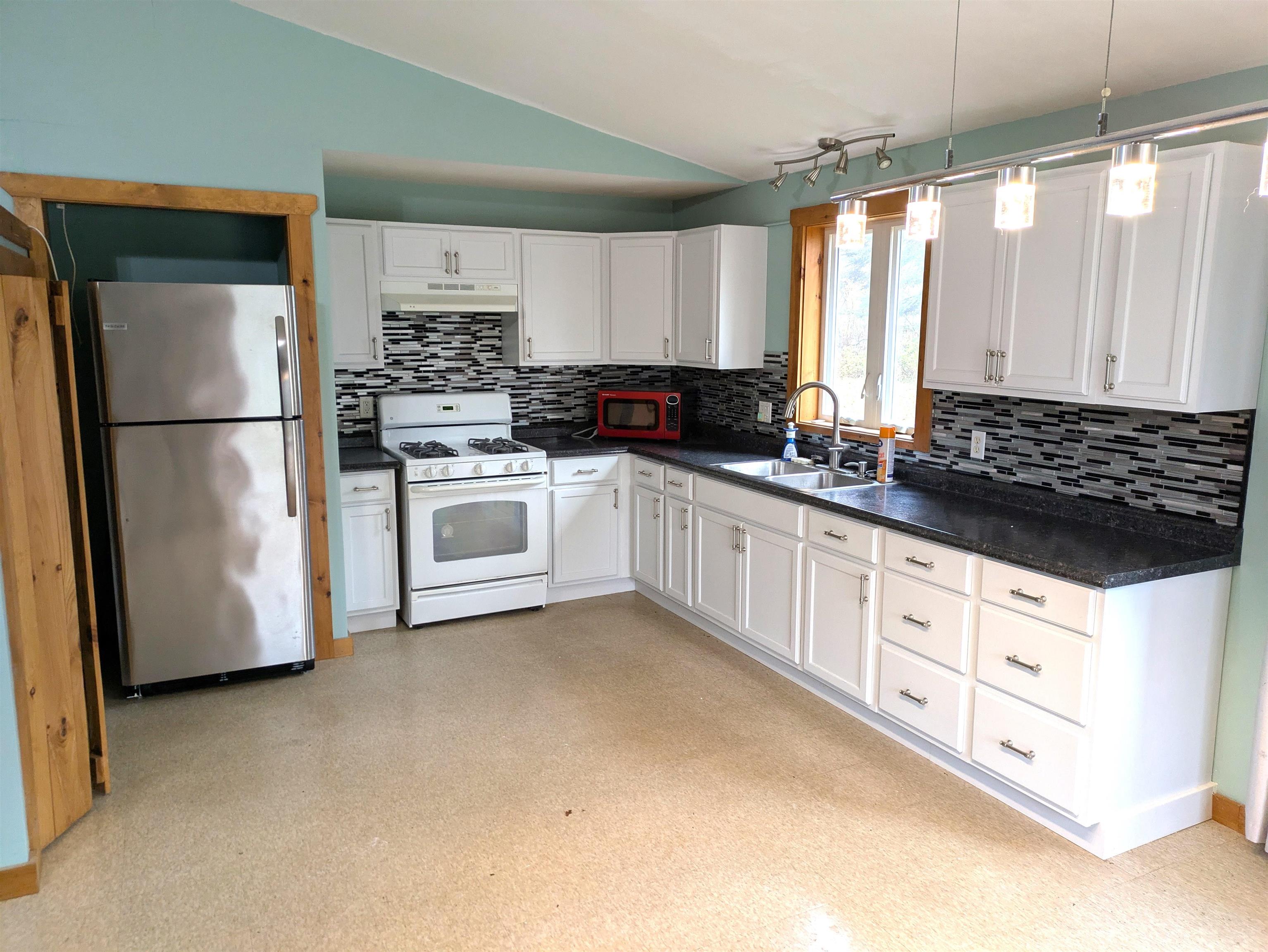 7 Cedric Road Pittsburg, NH 03592 - Photo 4 of 16